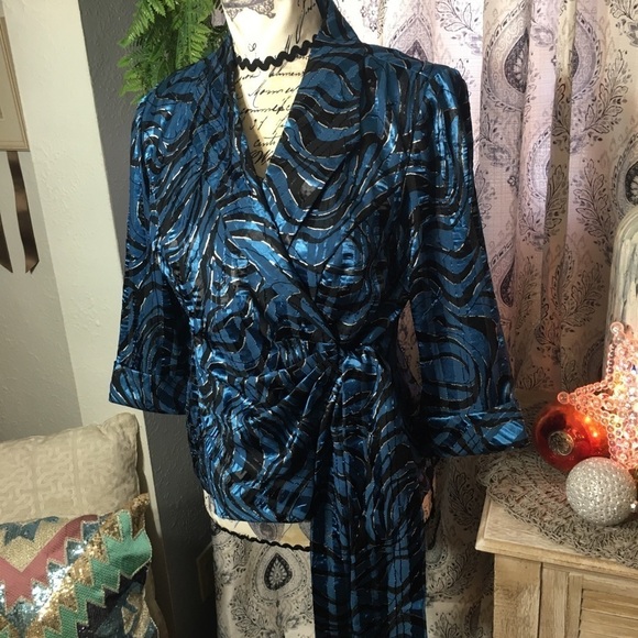 Alex Evenings Petite dark blue and black poly satin zebra print side tie blazer - Picture 2 of 7